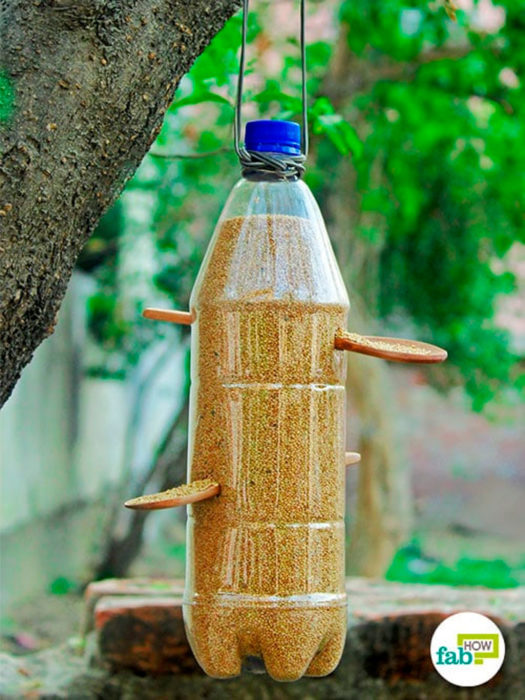 Кормушка для птиц из 1 литровой пластиковой бутылки